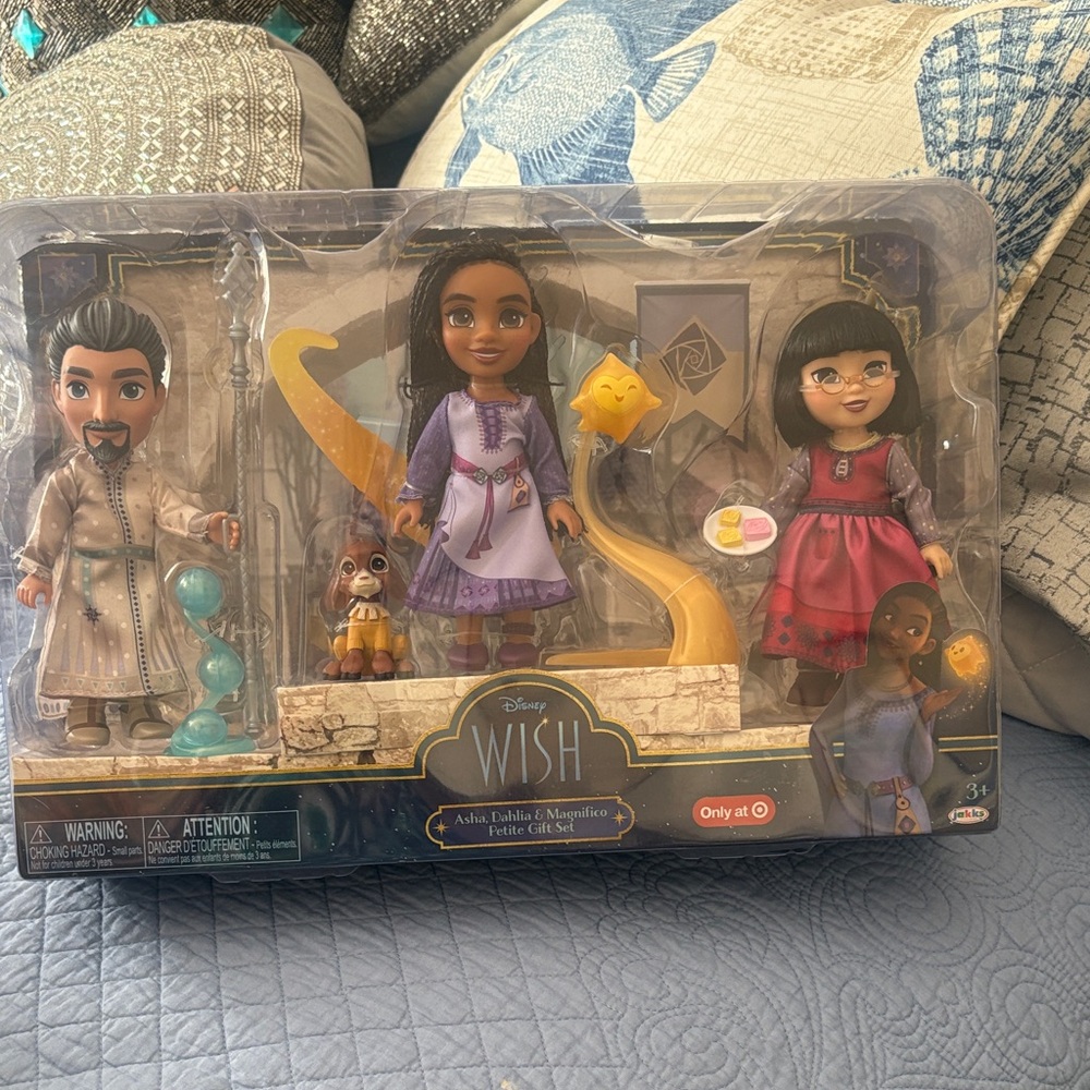 Disney Wish Doll Set - Purple and Red Outfits